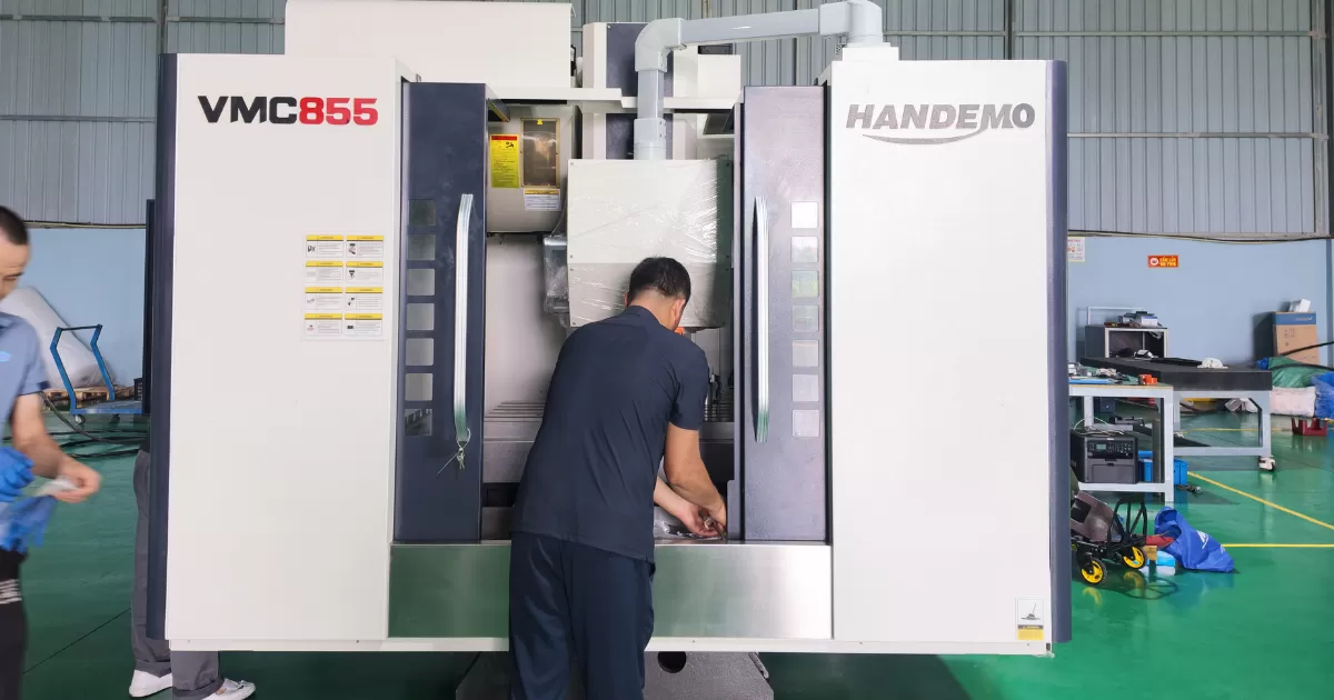 Lắp đặt và bàn giao máy phay CNC VMC855 cho khách hàng