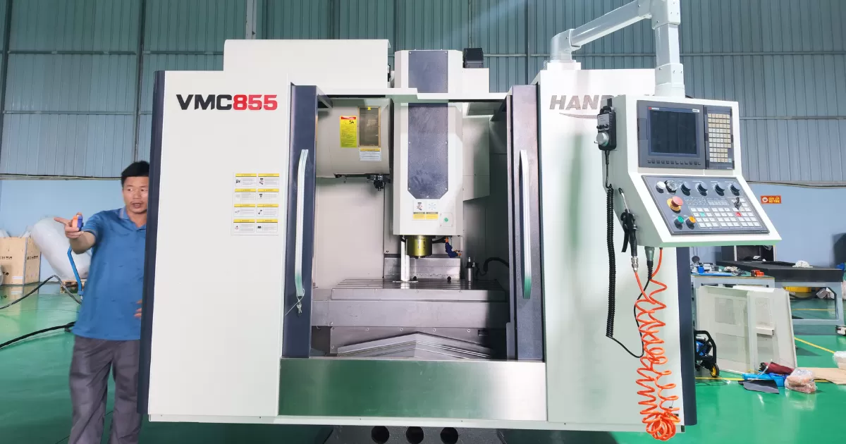 Giao máy phay CNC VMC855 cho khách hàng