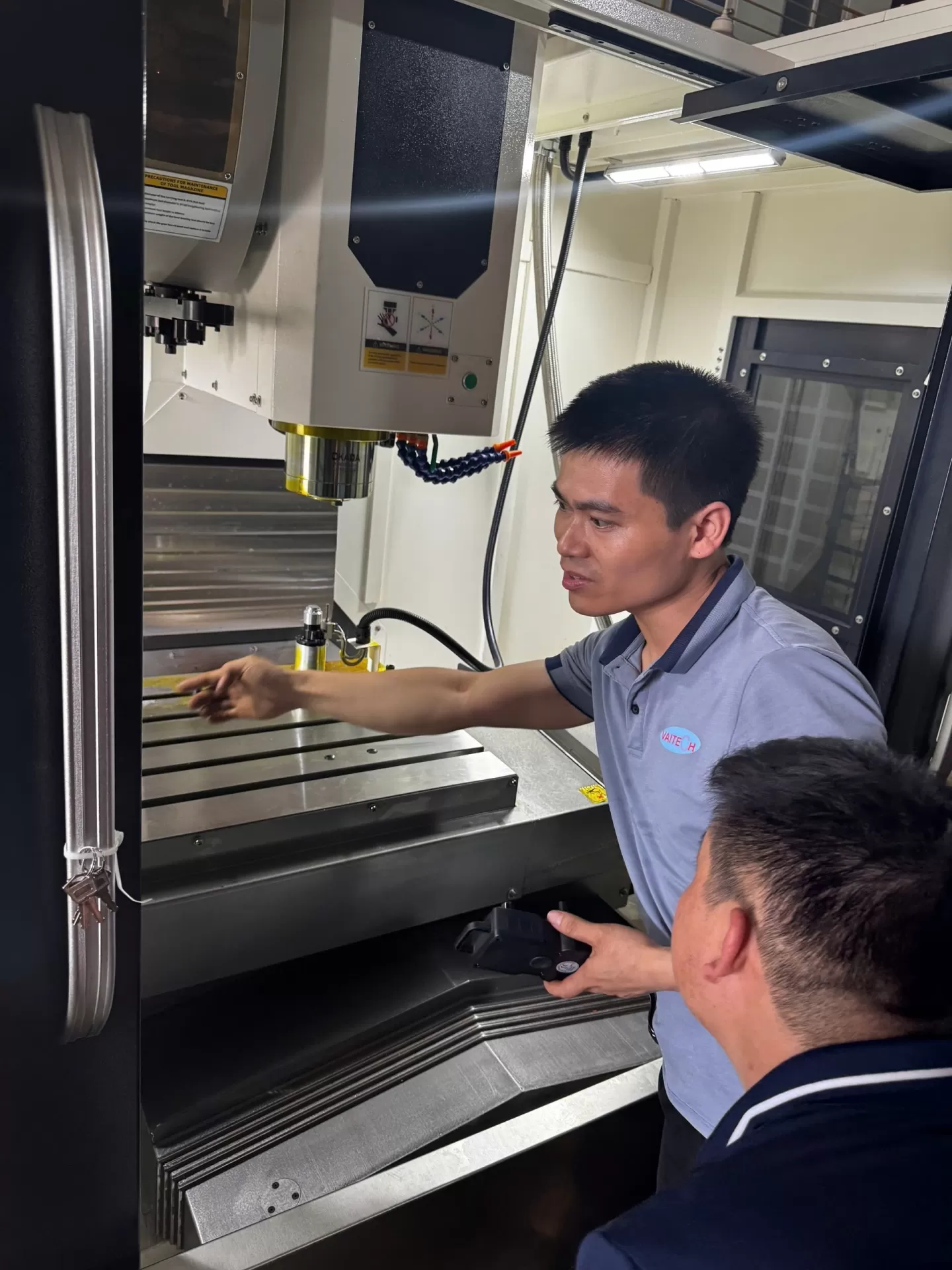 Hướng dẫn vận h&agrave;nh m&aacute;y phay cnc cho người mới