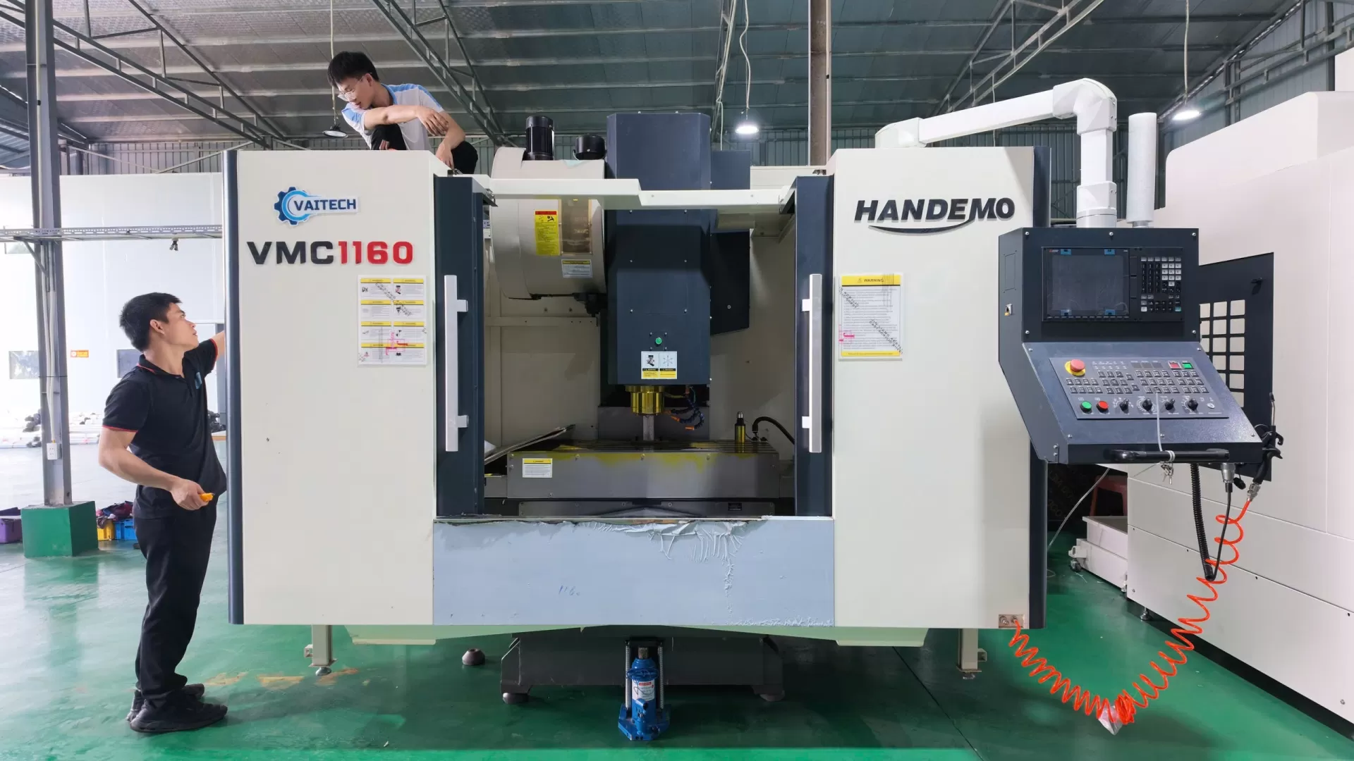 b&agrave;n giao m&aacute;y vmc 1160
