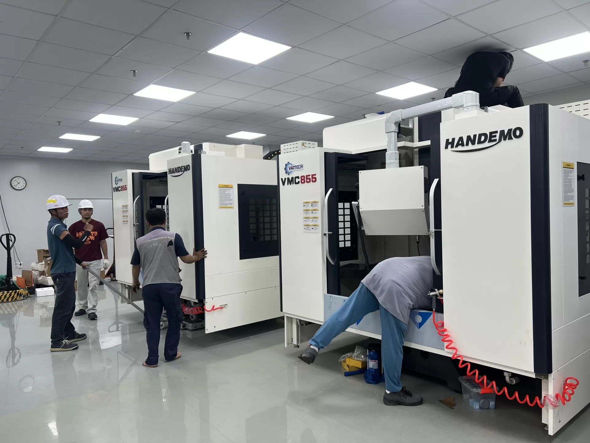 Lắp đặt m&aacute;y tiện CNC cho doanh nghiệp